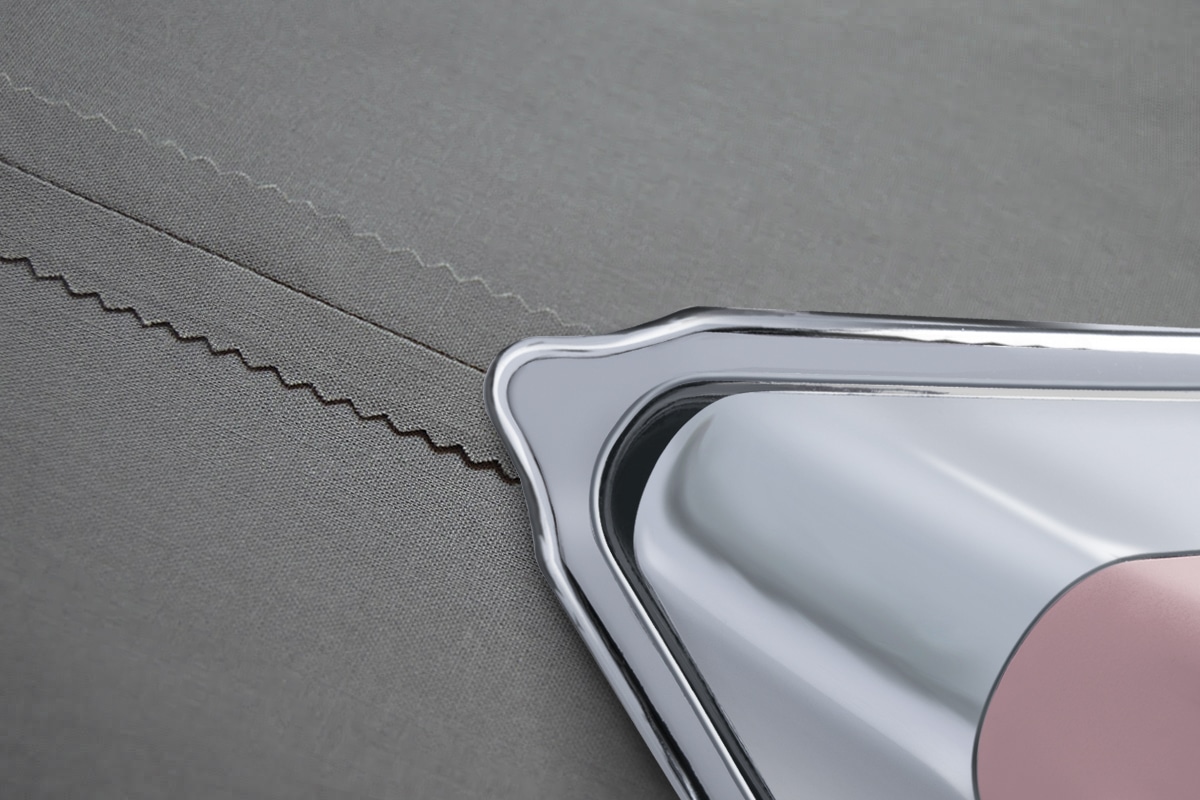 SINGER_SteamCraft_PINK_GRAY_Iron_tip_seam_close_up