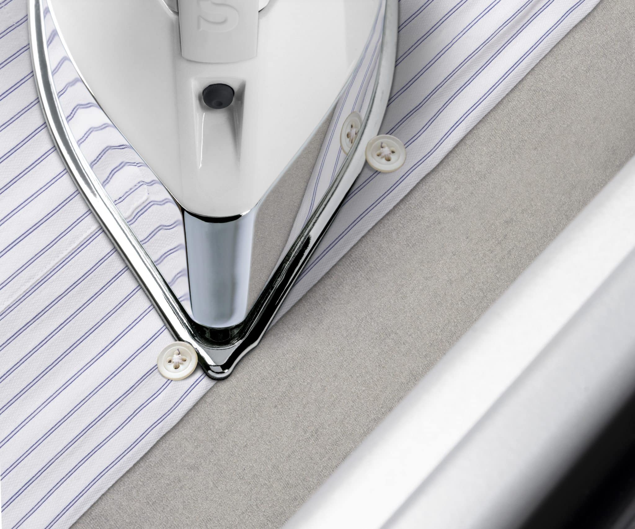 SINGER_SteamCraft_WHITE_RED_tip_striped_shirt_button